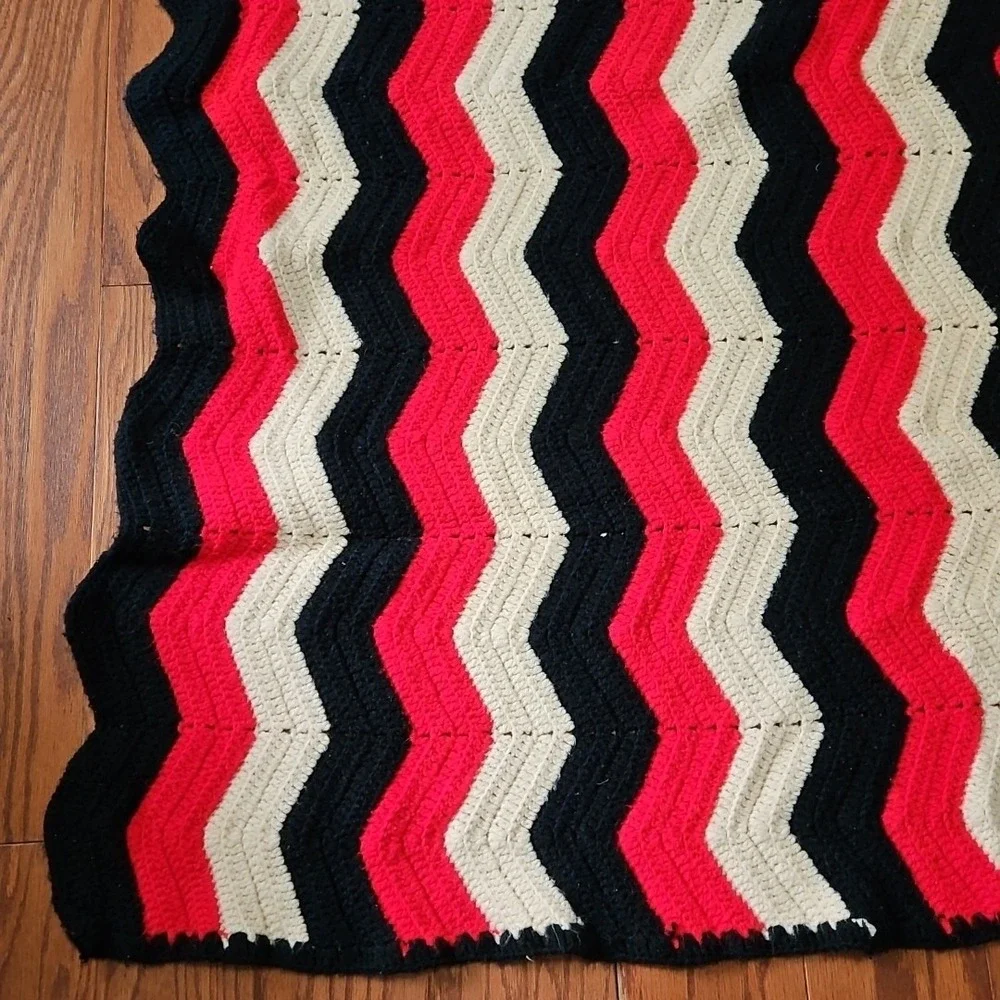 Handmade Knit Crochet Blanket Throw Afghan Red Black White Zig Zag 54